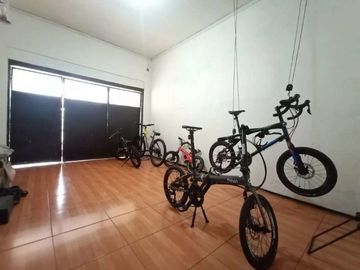 Rumah Kost-Kostan Belakang Universitas Trilogi