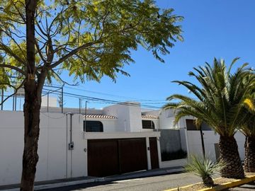 CASA EN VENTA EN LOMAS DEL SAHUATOBA