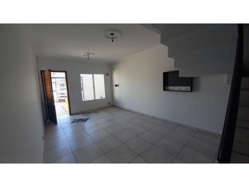 Duplex en inmediaciones de Elpidio González y Urquiza