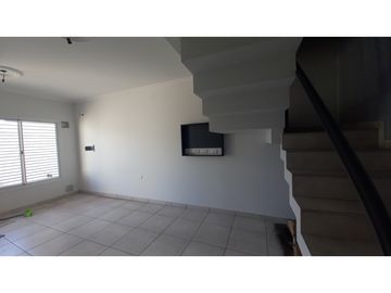 Duplex en inmediaciones de Elpidio González y Urquiza