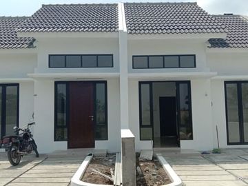 JUAL RUMAH ELEGANT FASILITAS PERUMAHAN LENGKAP ADA KOLAM RENANG