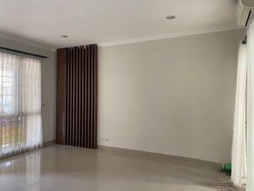 Rumah siap huni dengan akses mudah di BSD Timur
