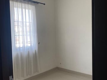 Rumah siap huni dengan akses mudah di BSD Timur