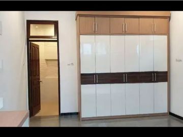 Dijual rumah di Kertajaya indah tengah