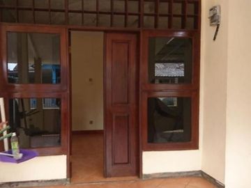 Rumah hoek siap huni dalam komplek di Pondok Aren