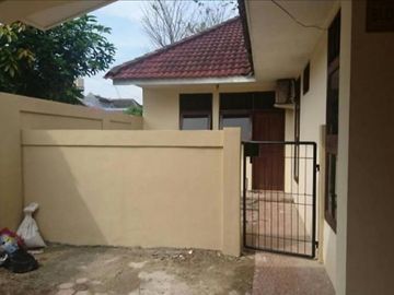 Rumah hoek siap huni dalam komplek di Pondok Aren