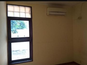 Rumah hoek siap huni dalam komplek di Pondok Aren