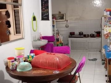 TENGGILIS Rumah Lama Cocok Untuk Dibangun Kost