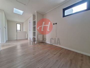 SE VENDE MODERNA Y EXCLUSIVA CASA SECTOR PONIENTE