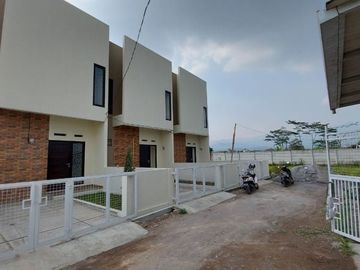 Rumah Asri 2Lantai di Arcamanik, Cisaranten Kulon 600Jutaan. Kodya Bandung. Design Modern Minimalis. .