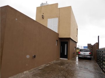 Casa estilo moderno, Barrio Santa Elena/ Frente Mar