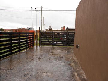 Casa estilo moderno, Barrio Santa Elena/ Frente Mar