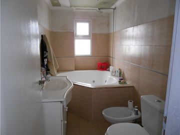 Casa estilo moderno, Barrio Santa Elena/ Frente Mar