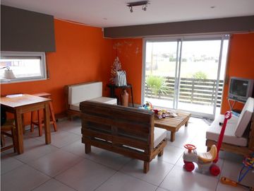 Casa estilo moderno, Barrio Santa Elena/ Frente Mar