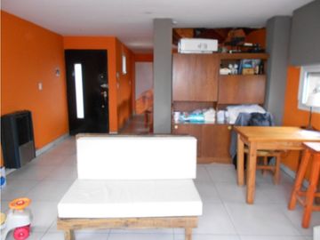 Casa estilo moderno, Barrio Santa Elena/ Frente Mar