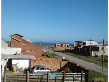 Casa estilo moderno, Barrio Santa Elena/ Frente Mar
