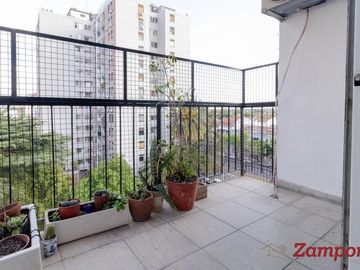 VENTA Departamento - 4 ambientes con balcón y terraza propia  en  Acassuso