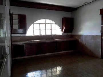 Very Spacious 650sq.m House and Lot for Rent in Cutcut Angel