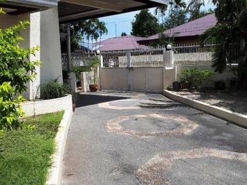 Very Spacious 650sq.m House and Lot for Rent in Cutcut Angel