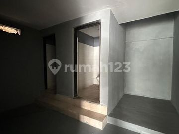 Ruko Bagus 2 Lantai Letak Strategis Pinggir Jalan di Tb Simatupang, Jakarta Selatan