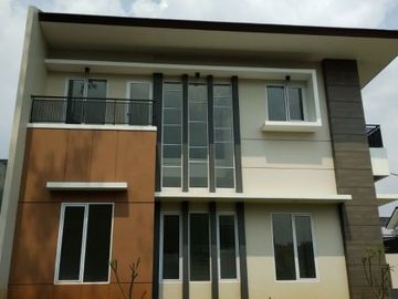 Rumah HOEK The Green BSD Cluster Vineyard BANGUNAN BARU