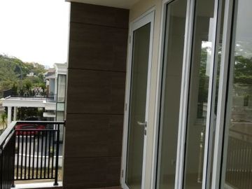 Rumah HOEK The Green BSD Cluster Vineyard BANGUNAN BARU