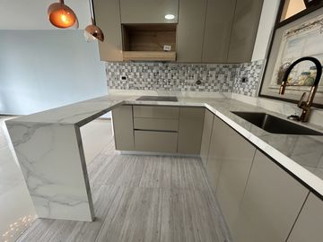 apartamento en arriendo en altos del poblado. Cod A9433928