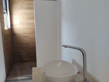 Residencia de Lujo en Grand Juriquilla, 4 Recamaras, una en PB, Roof Garden