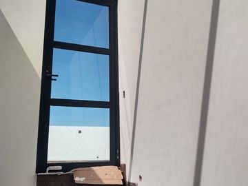 Residencia de Lujo en Grand Juriquilla, 4 Recamaras, una en PB, Roof Garden