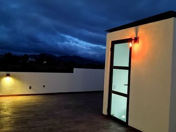Residencia de Lujo en Grand Juriquilla, 4 Recamaras, una en PB, Roof Garden