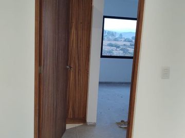 Residencia de Lujo en Grand Juriquilla, 4 Recamaras, una en PB, Roof Garden