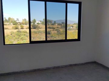Residencia de Lujo en Grand Juriquilla, 4 Recamaras, una en PB, Roof Garden