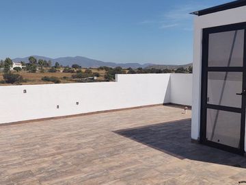 Residencia de Lujo en Grand Juriquilla, 4 Recamaras, una en PB, Roof Garden