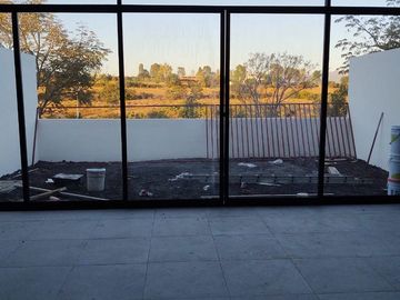 Residencia de Lujo en Grand Juriquilla, 4 Recamaras, una en PB, Roof Garden