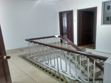 casa en arriendo en la castellana. Cod A1714403
