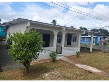 VENDO CASA EN LA CHORRERA BARRIO BALBOA 3R