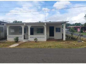 VENDO CASA EN LA CHORRERA BARRIO BALBOA 3R
