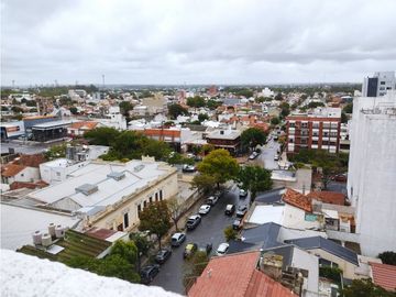 MONOAMBIENTE SEMIPISO EN CHAUVIN