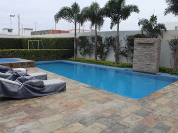 Se Vende Casa Cerca del Mar en Chipipe - Salinas
