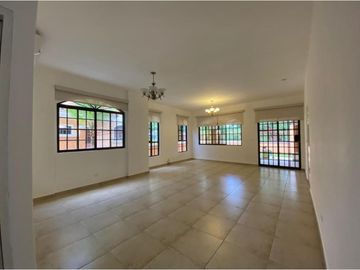 Sea Confiable Vende Casa en Clayton Village