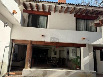 Casa en venta en club de golf valle escondido 428m2