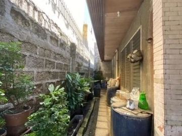 Hopuse and lot for sale in Talisay City, Fairview Village with old Bungalow house lot area:476 sqm