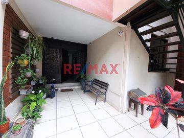 EN PRODUCCIÓN AUDIOVISUAL

  🏡 ¡Vive FRENTE A PARQUE y rodeado de tranquilidad. Se vende esta hermosa casa de 4 pisos ! 🌳🌞

   - Área de terreno: