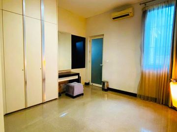 Rumah Cantik di Pondok Indah Jakarta Selatan