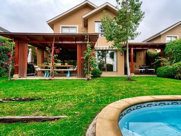 Venta de linda casa en condominio, La Reina