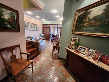 VENDO IMPORTANTE CASA EN ZONA CENTRO CIVICO- PARQUE.- NUEVA TASACION U$S 340.000.-