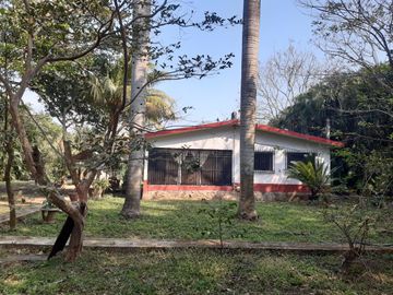 INVERSIONISTAS O CONSTRUCTORES EXCELENTE TERRENO ARBOLADO CON CASA Y SALON FIEST