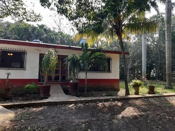 INVERSIONISTAS O CONSTRUCTORES EXCELENTE TERRENO ARBOLADO CON CASA Y SALON FIEST