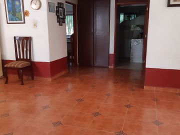 INVERSIONISTAS O CONSTRUCTORES EXCELENTE TERRENO ARBOLADO CON CASA Y SALON FIEST