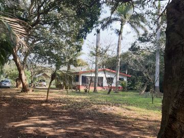 INVERSIONISTAS O CONSTRUCTORES EXCELENTE TERRENO ARBOLADO CON CASA Y SALON FIEST